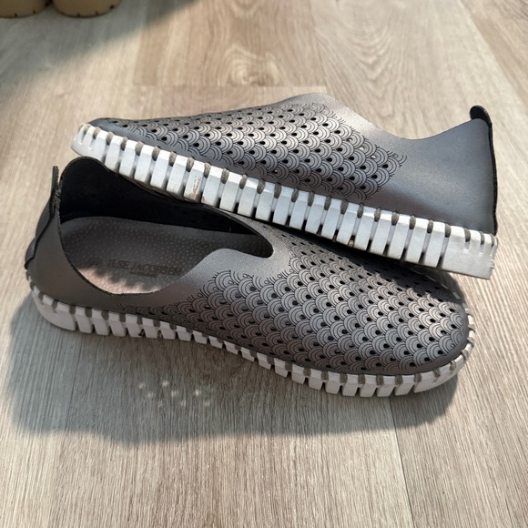 ISLE JACOBSEN Tulip Gray Slip-On Shoes - Picture 3 of 8